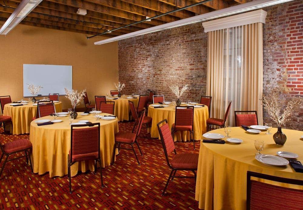 Отель Courtyard By Marriott New Orleans Warehouse Arts District Экстерьер фото