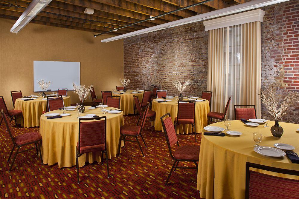 Отель Courtyard By Marriott New Orleans Warehouse Arts District Экстерьер фото