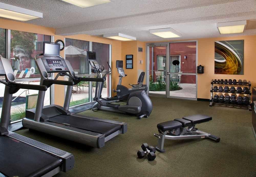 Отель Courtyard By Marriott New Orleans Warehouse Arts District Экстерьер фото