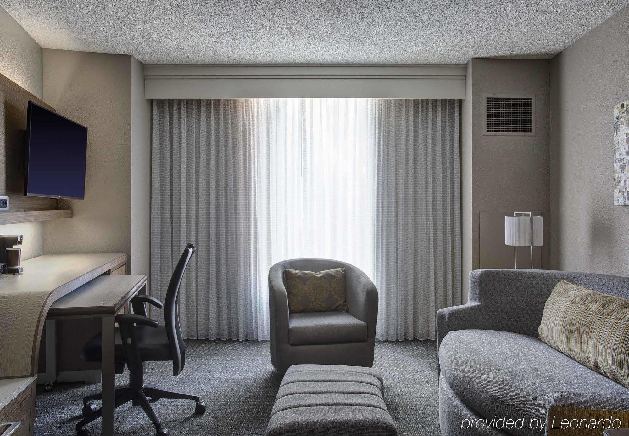 Отель Courtyard By Marriott New Orleans Warehouse Arts District Экстерьер фото