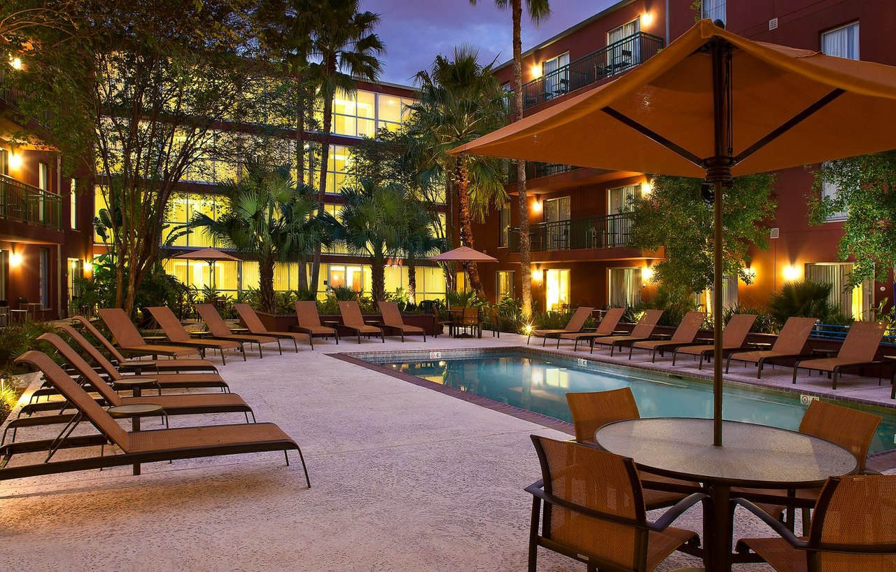 Отель Courtyard By Marriott New Orleans Warehouse Arts District Экстерьер фото