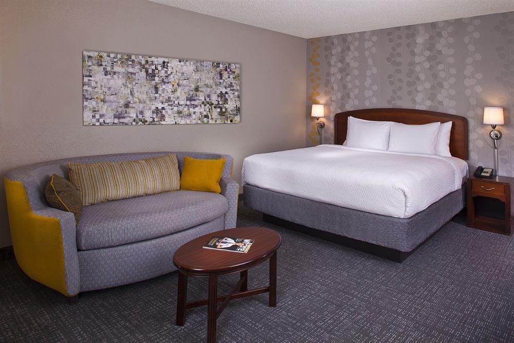 Отель Courtyard By Marriott New Orleans Warehouse Arts District Экстерьер фото